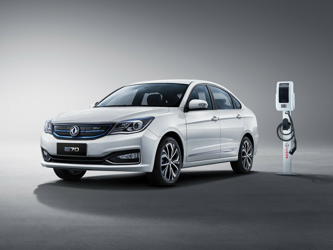 Dongfeng Aeolus E70