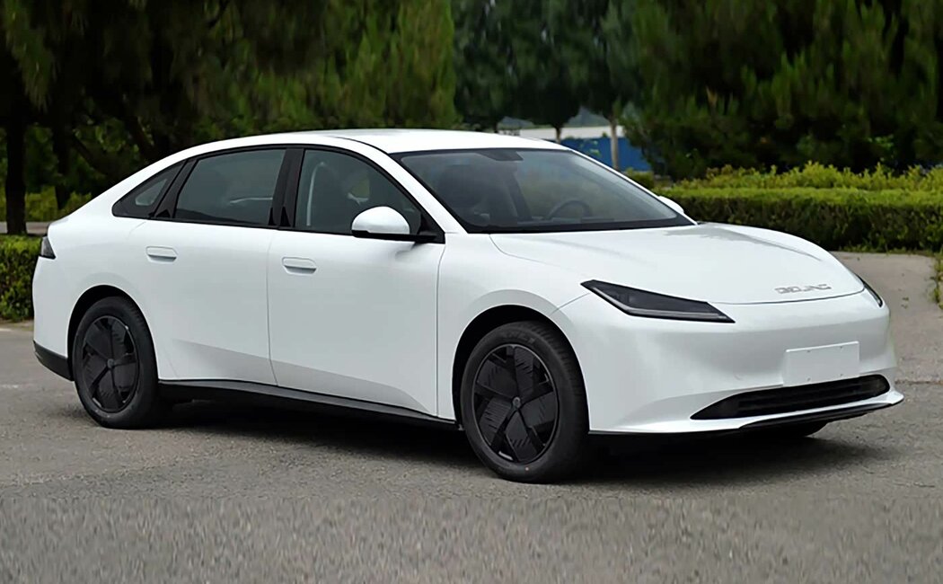 BAIC EU8
