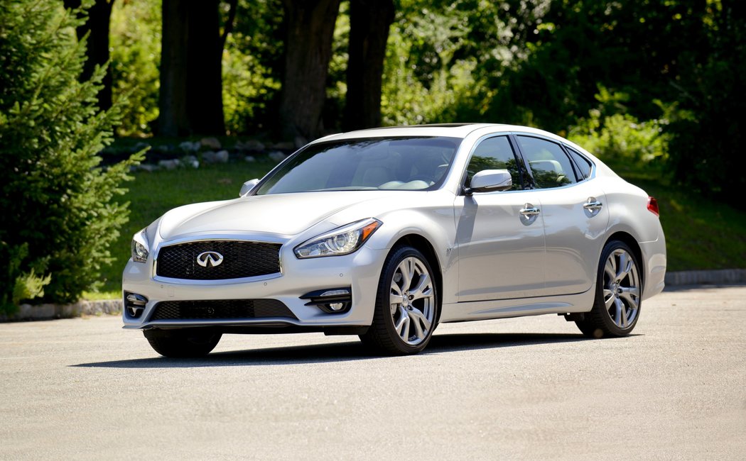 Infiniti Q70