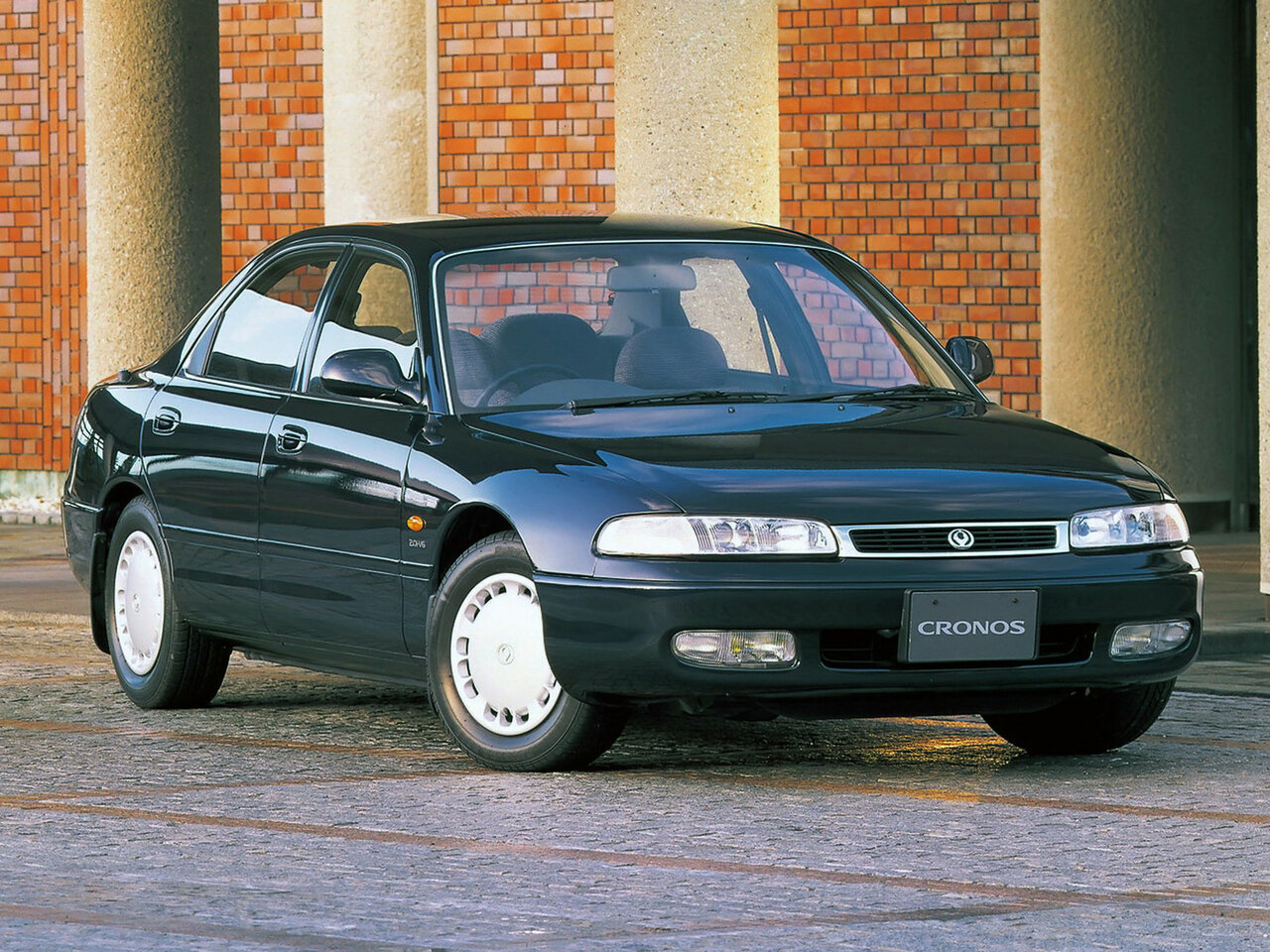 Mazda Cronos