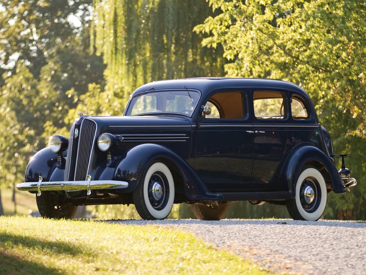 Plymouth De Luxe