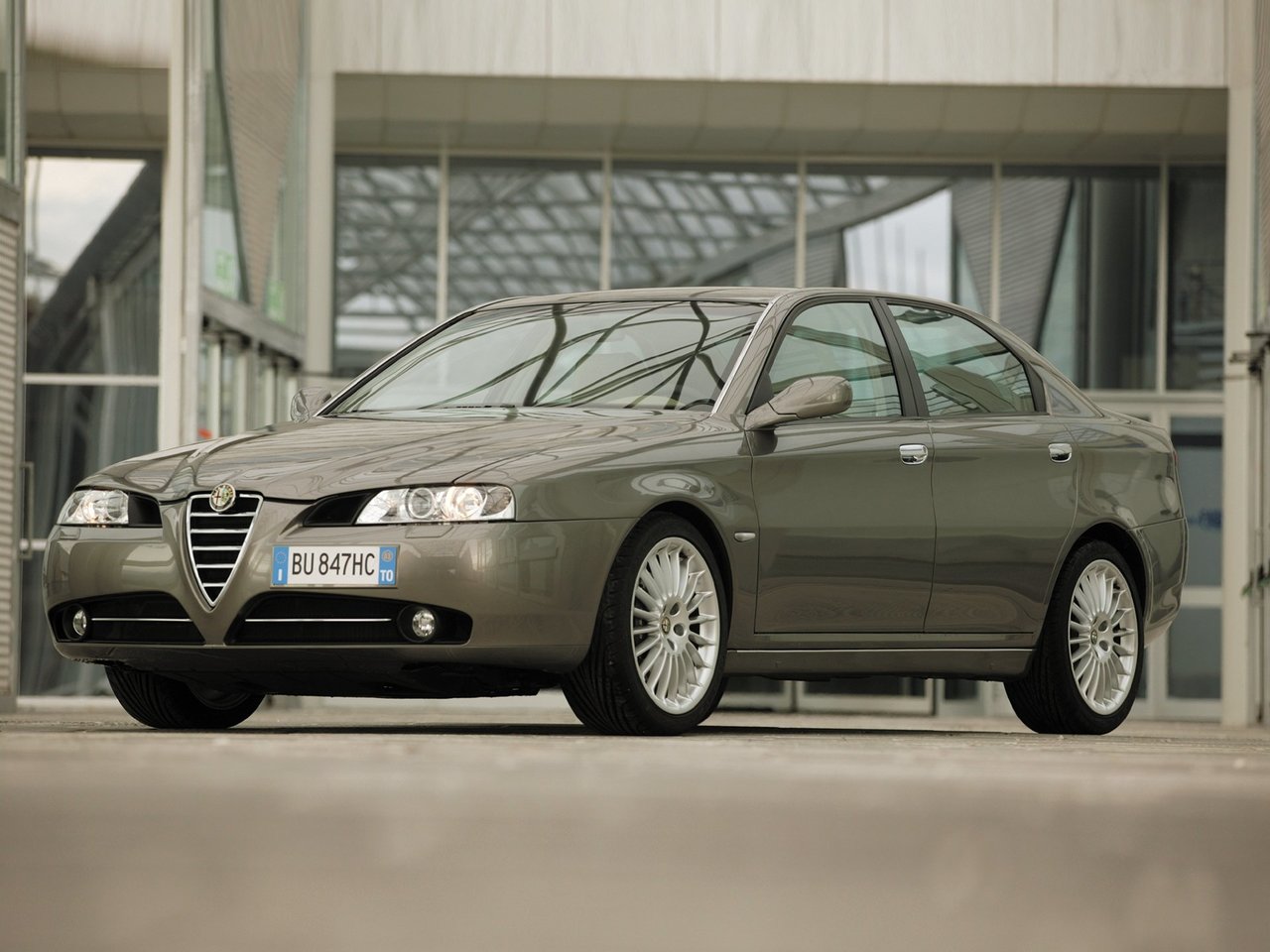 Alfa Romeo 166