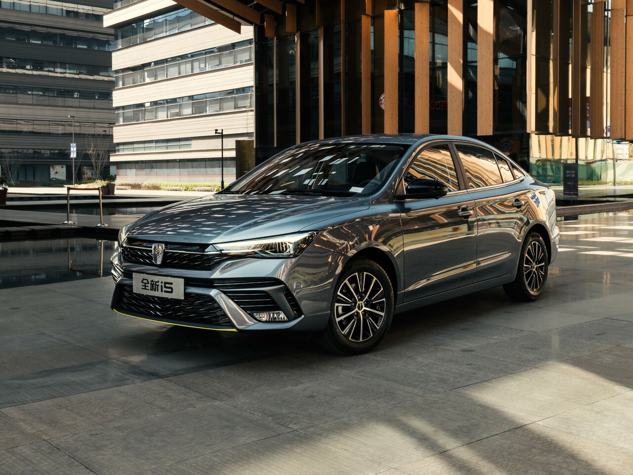Roewe i5