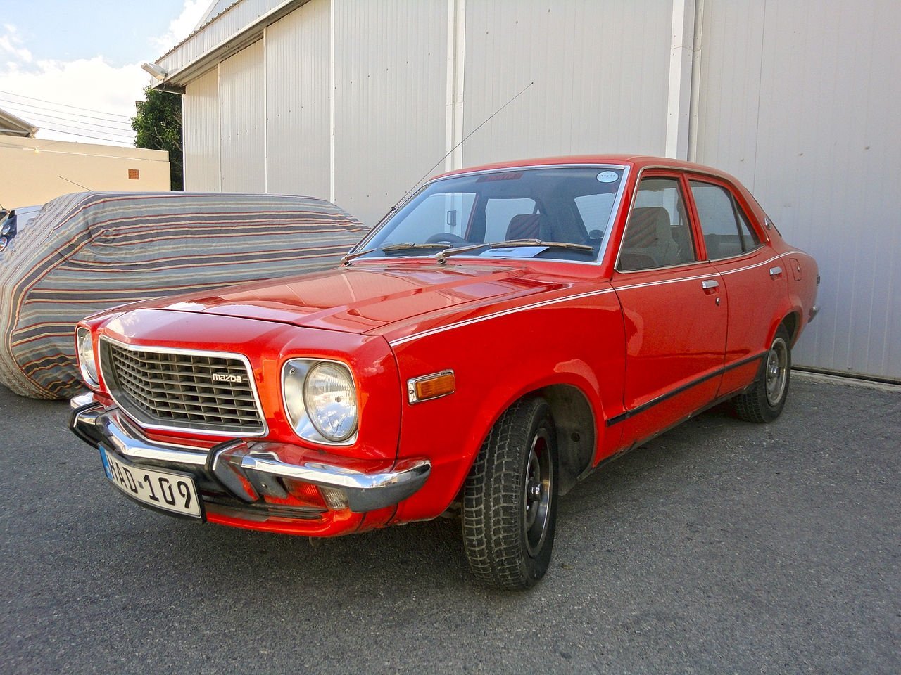 Mazda 818