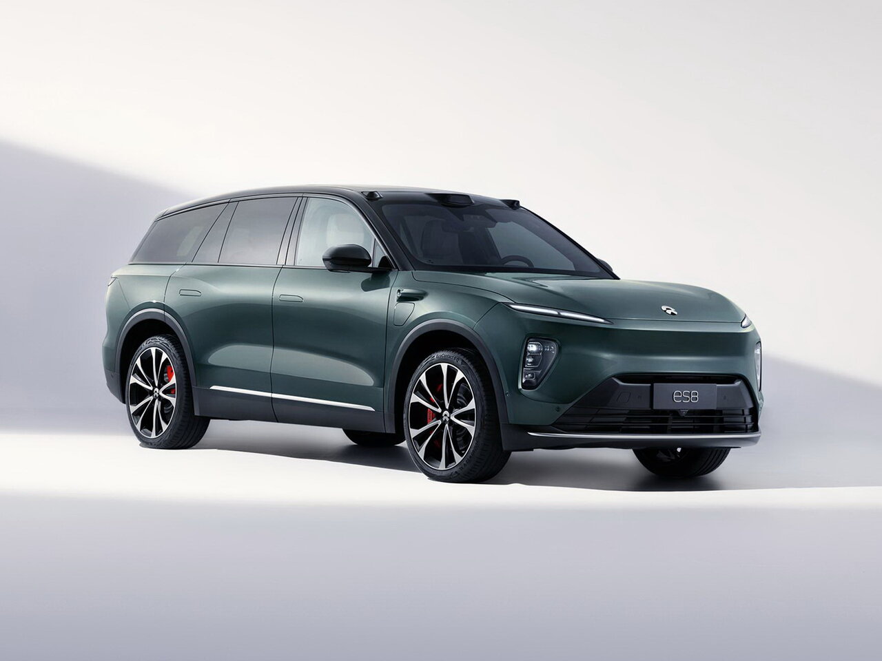 Nio ES8