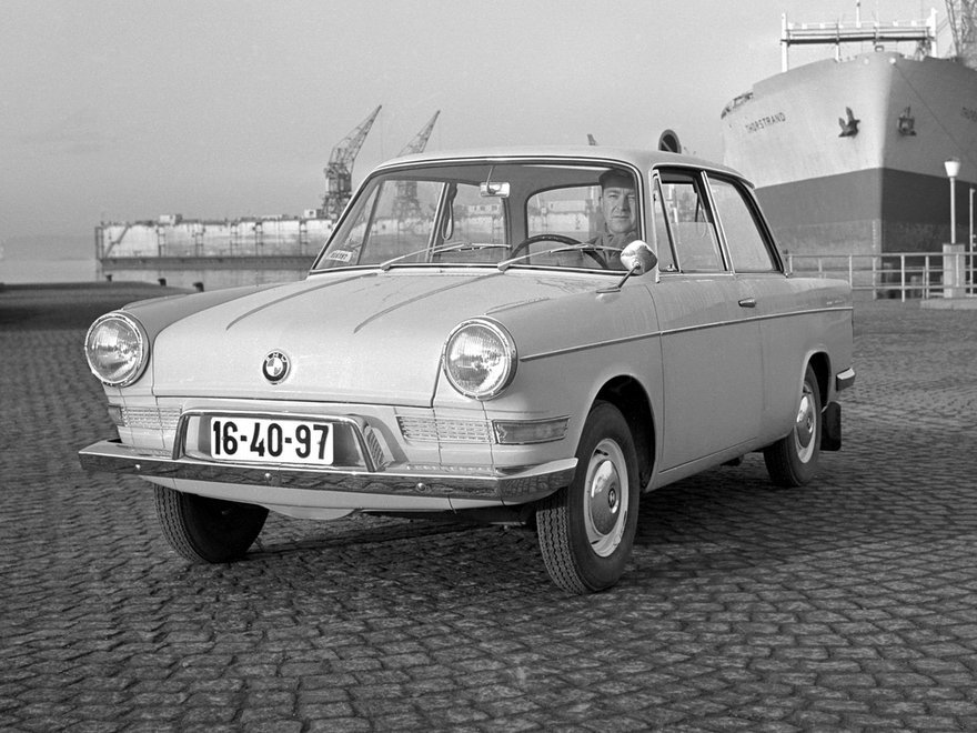 BMW 700