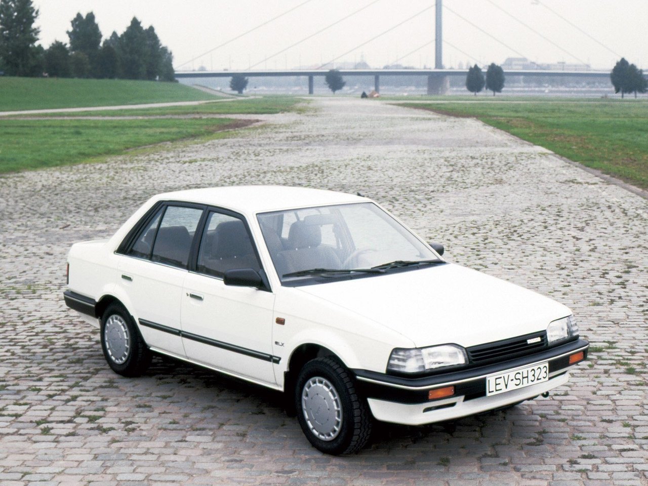 Mazda 323