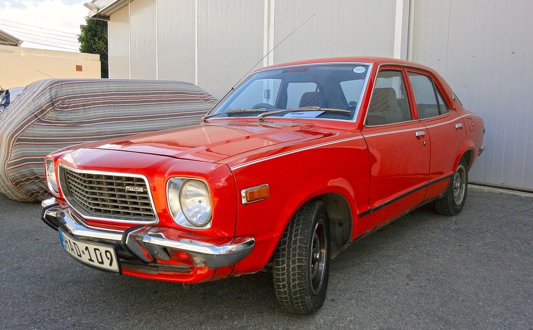 Mazda 818