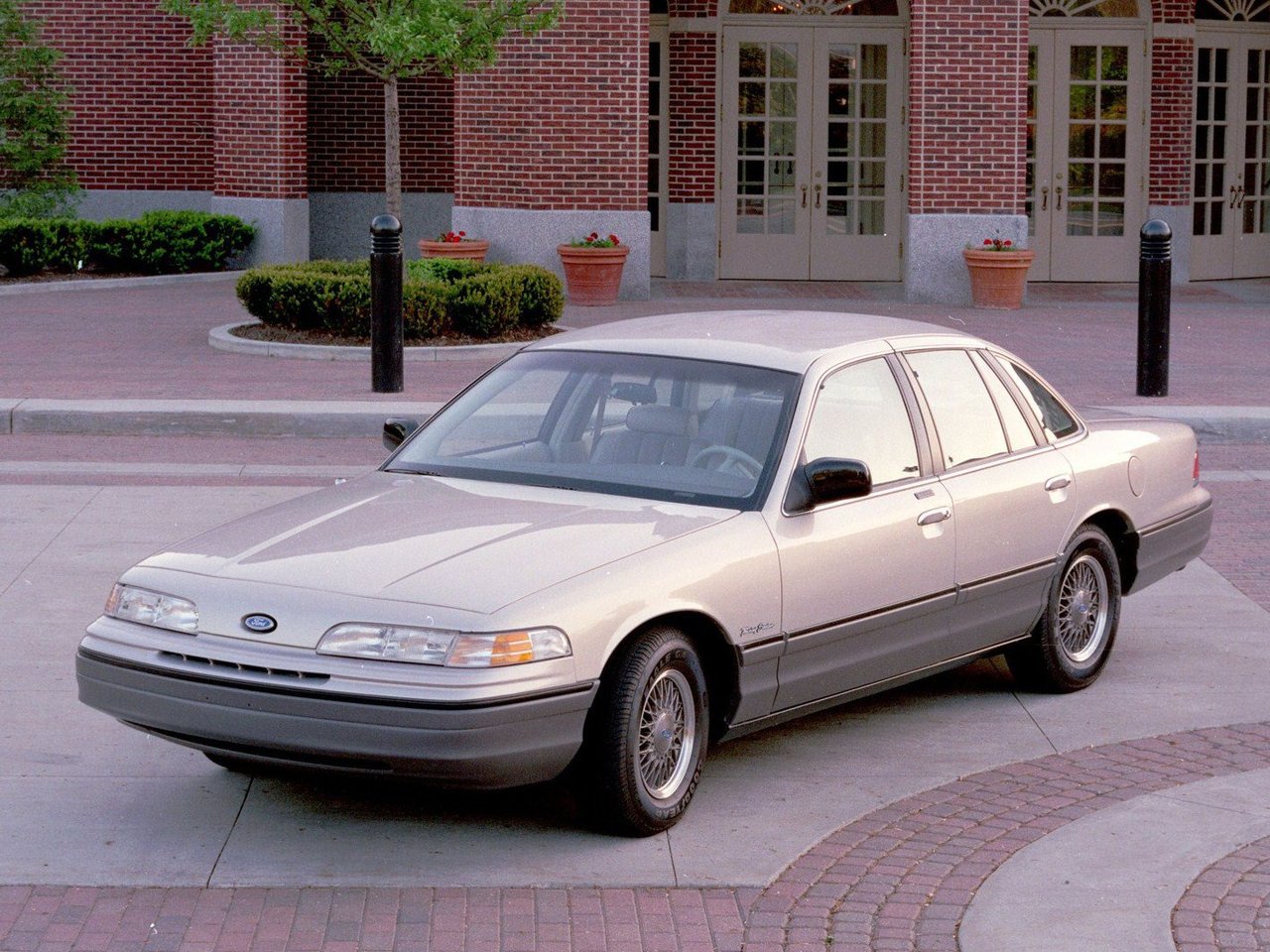 Ford Crown Victoria