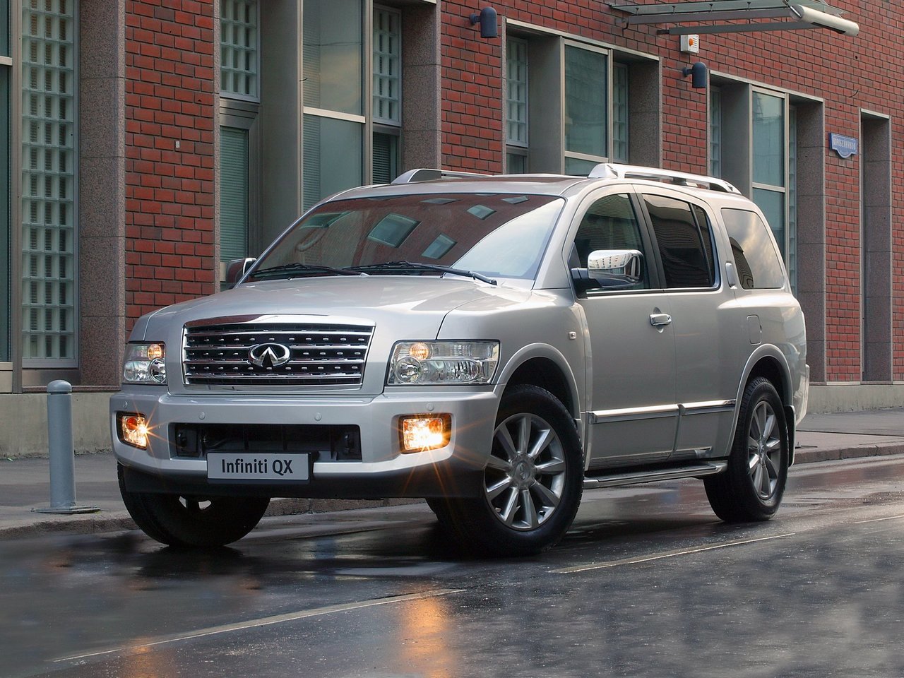 Infiniti QX56