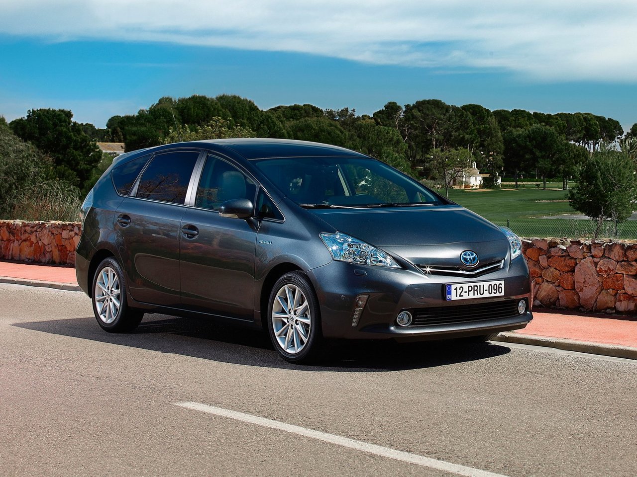 Toyota Prius v (+)