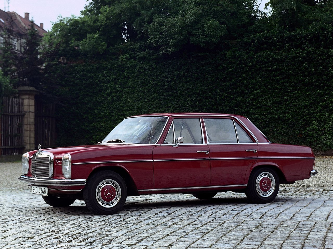 Mercedes-Benz W115