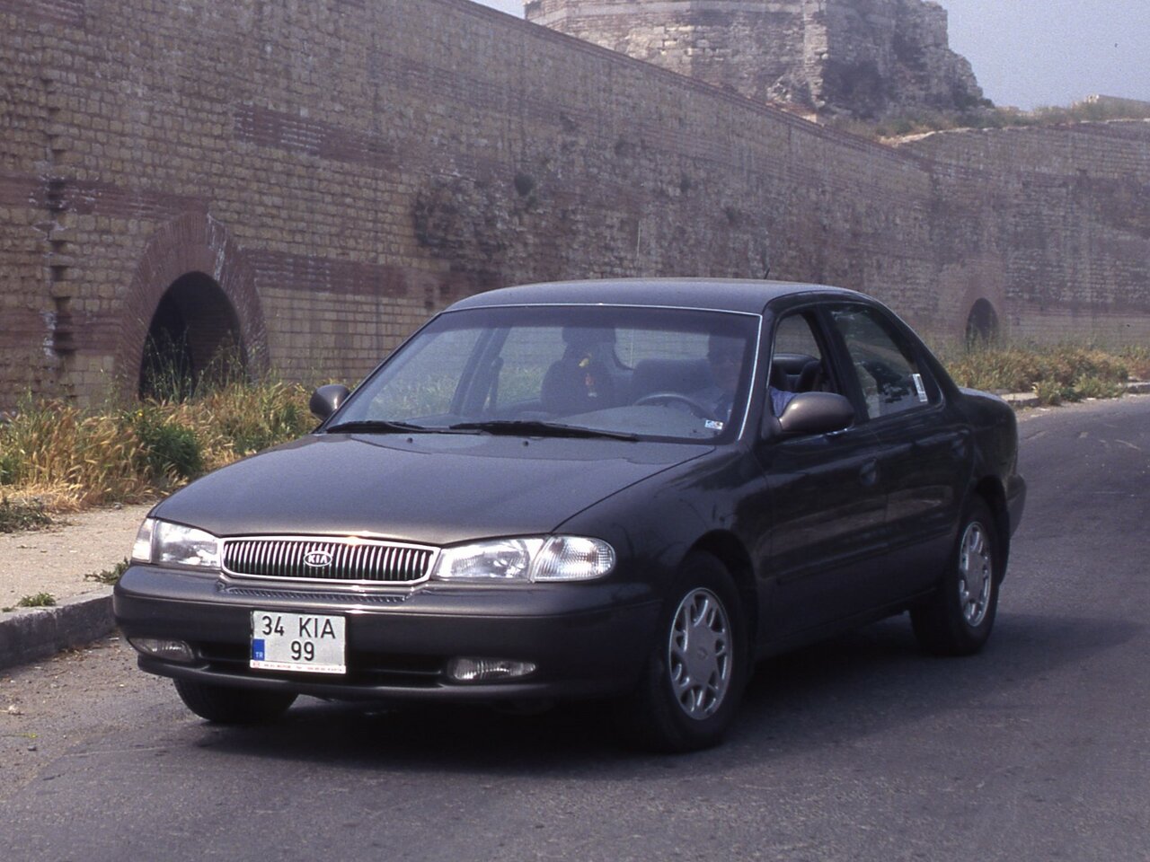 Kia Clarus