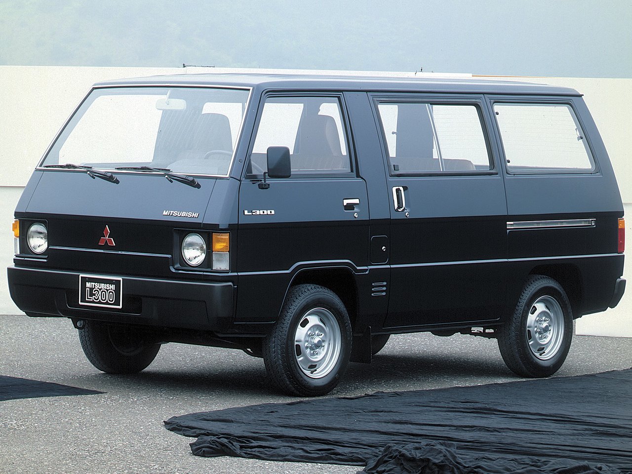 Mitsubishi L300