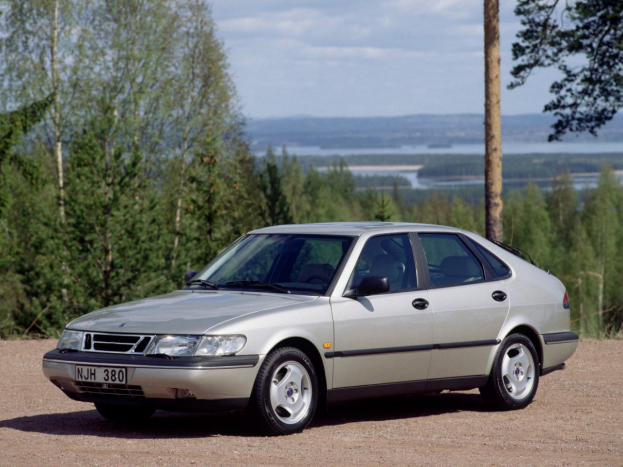 Saab 900