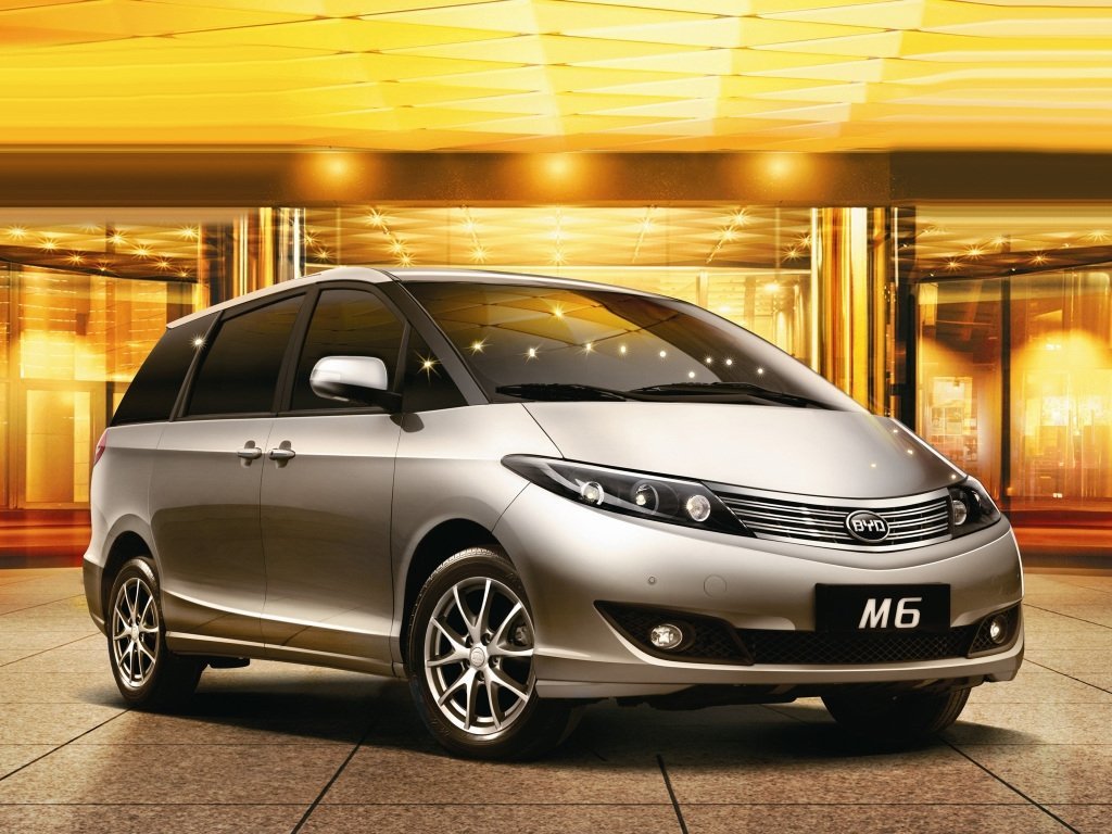 BYD M6