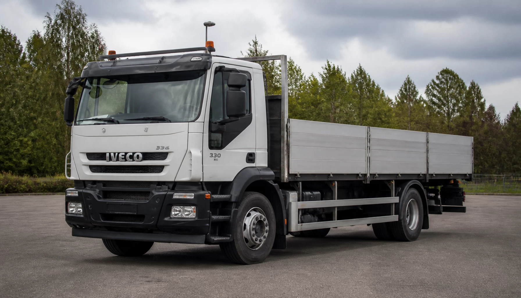 Iveco 330.30