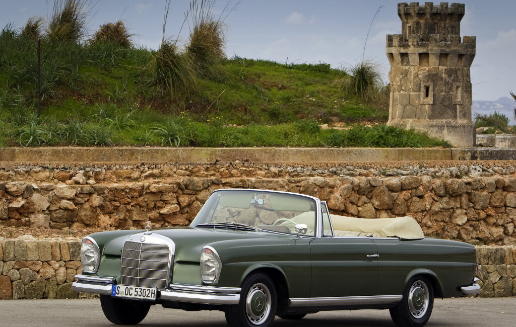 Mercedes-Benz W111